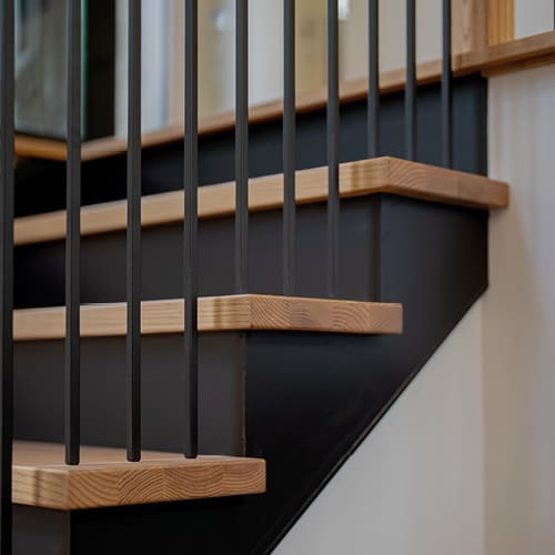 Nez de palier en bois franc fabriqué par Moulures 4D.