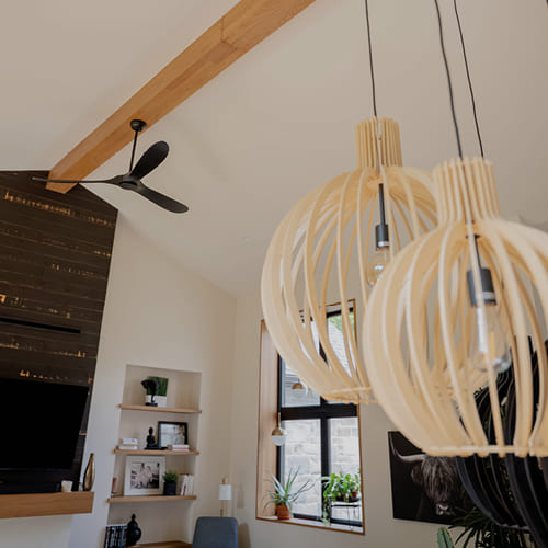 Poutres en bois franc fabriquées par Moulures 4D.